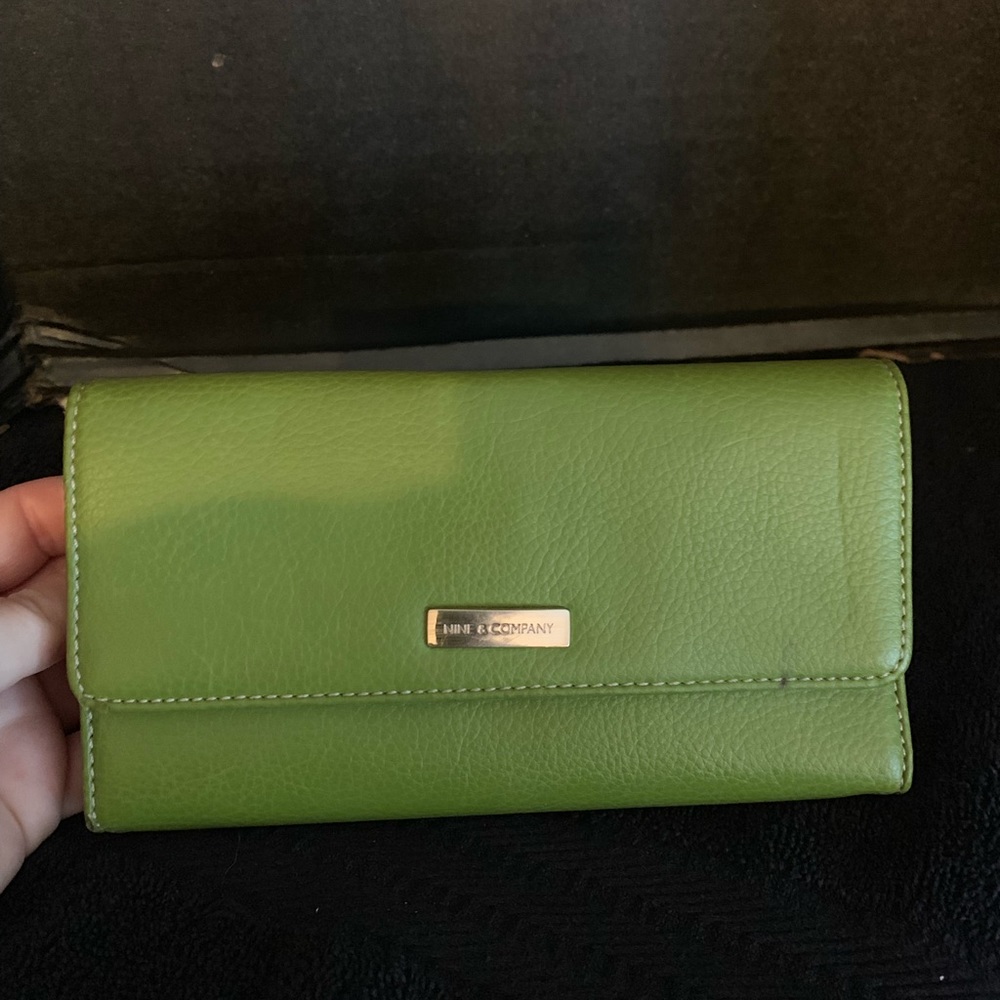 Nine and co green wallet